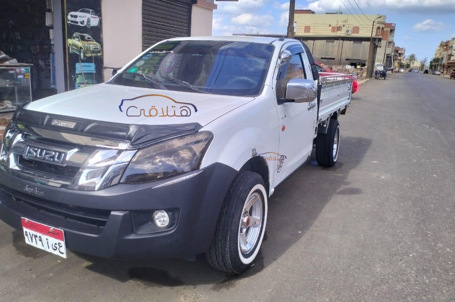 D max Isuzu أبيض