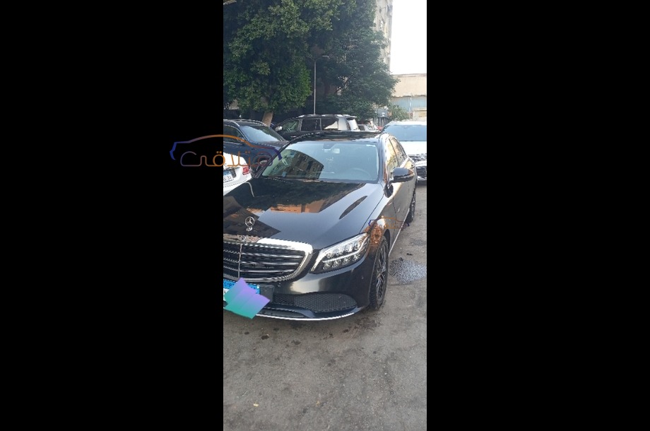 C 200 Mercedes أسود