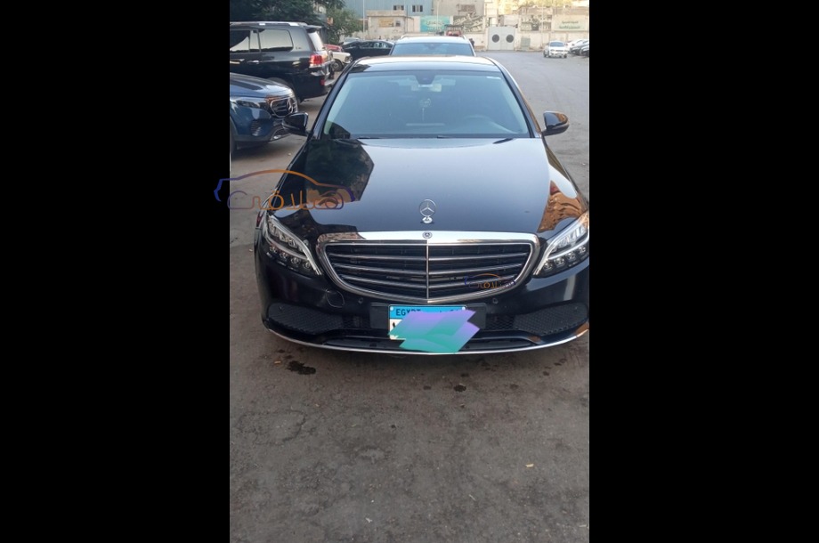 C 200 Mercedes أسود