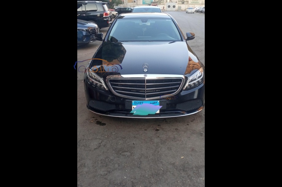 C 200 Mercedes أسود