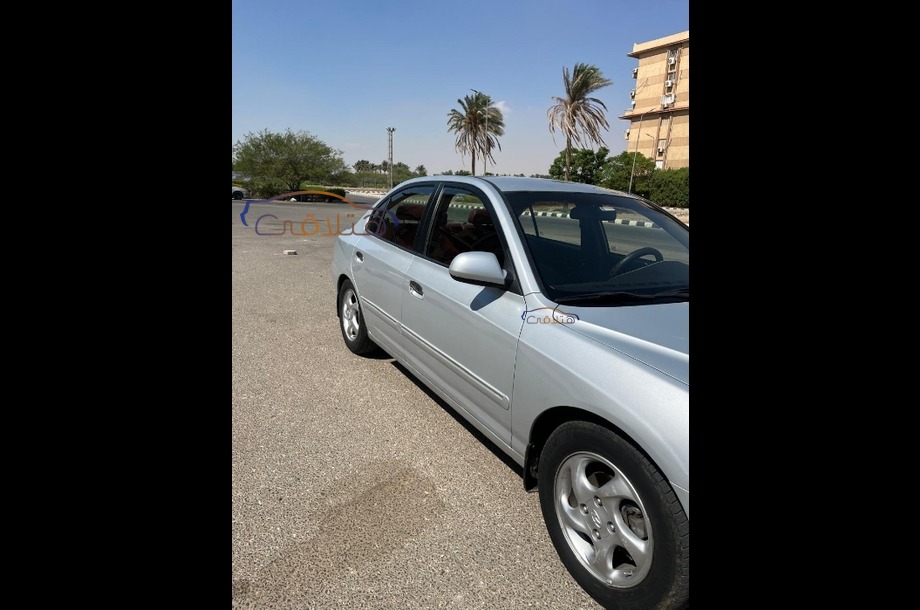 Avante Hyundai فضي