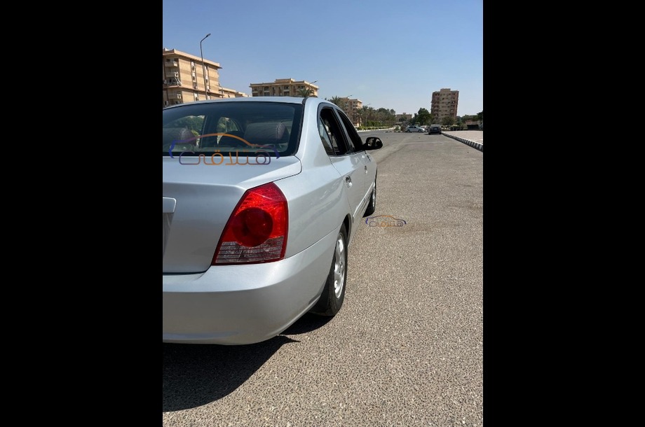 Avante Hyundai فضي