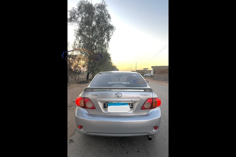 Corolla Toyota فضي