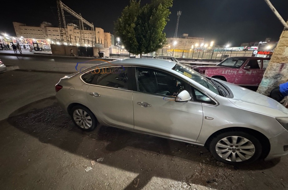 Astra Opel فضي