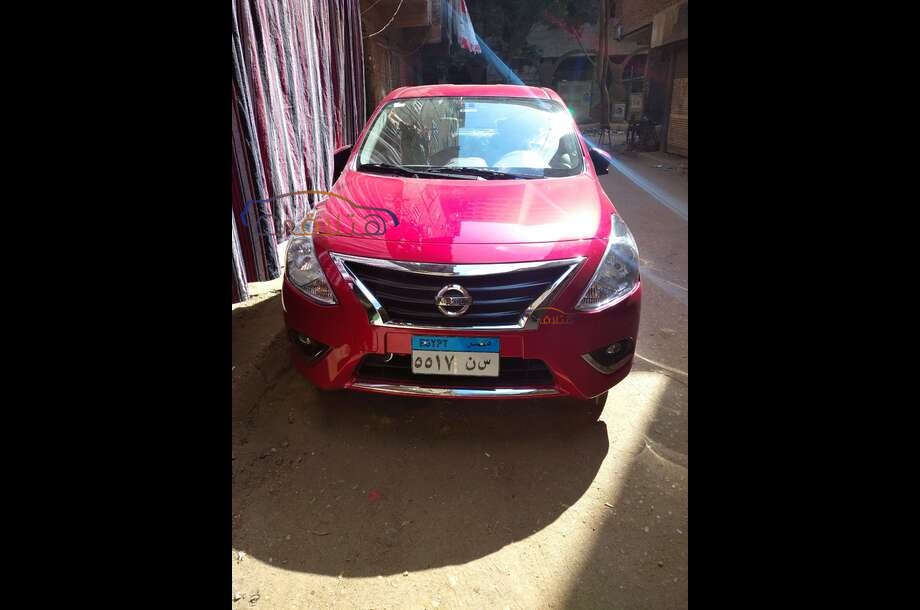 Sunny Nissan احمر