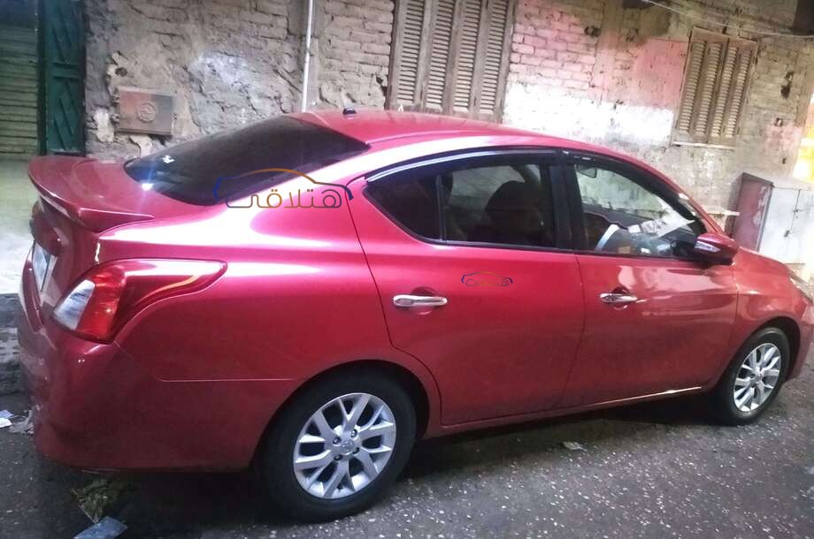 Sunny Nissan احمر