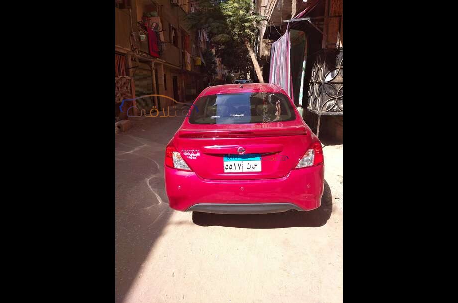 Sunny Nissan احمر