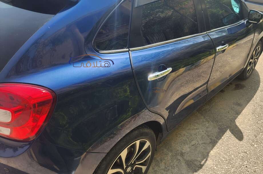 Baleno Suzuki الأزرق الداكن