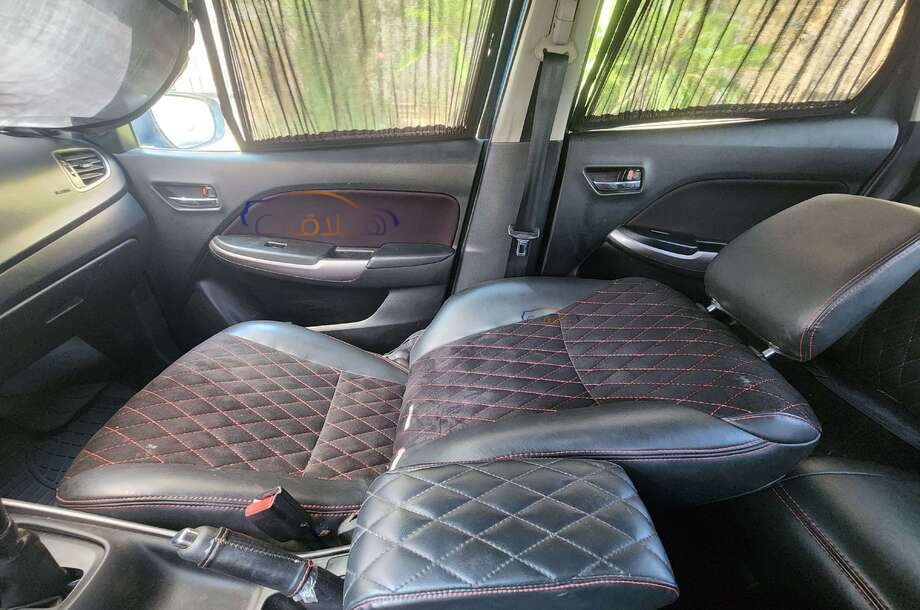 Baleno Suzuki الأزرق الداكن