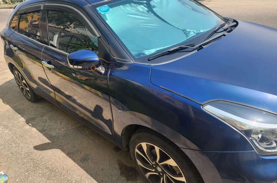 Baleno Suzuki الأزرق الداكن