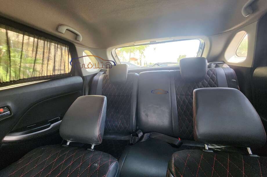 Baleno Suzuki الأزرق الداكن