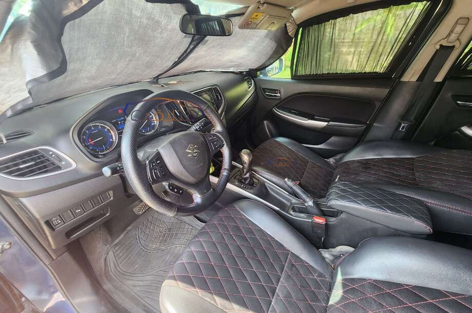 Baleno Suzuki الأزرق الداكن