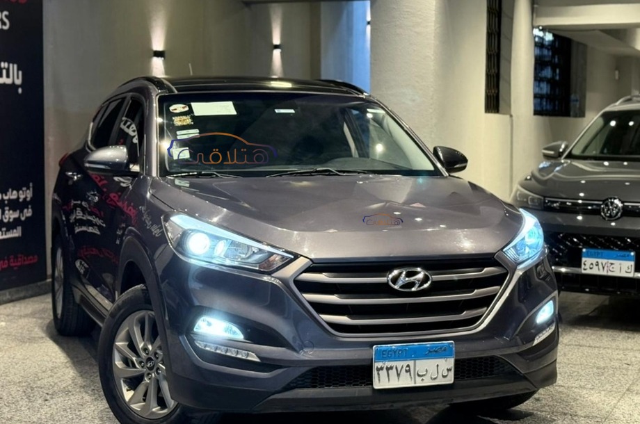 Tucson Hyundai Dark grey