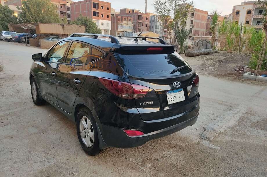 IX 35 Hyundai أسود