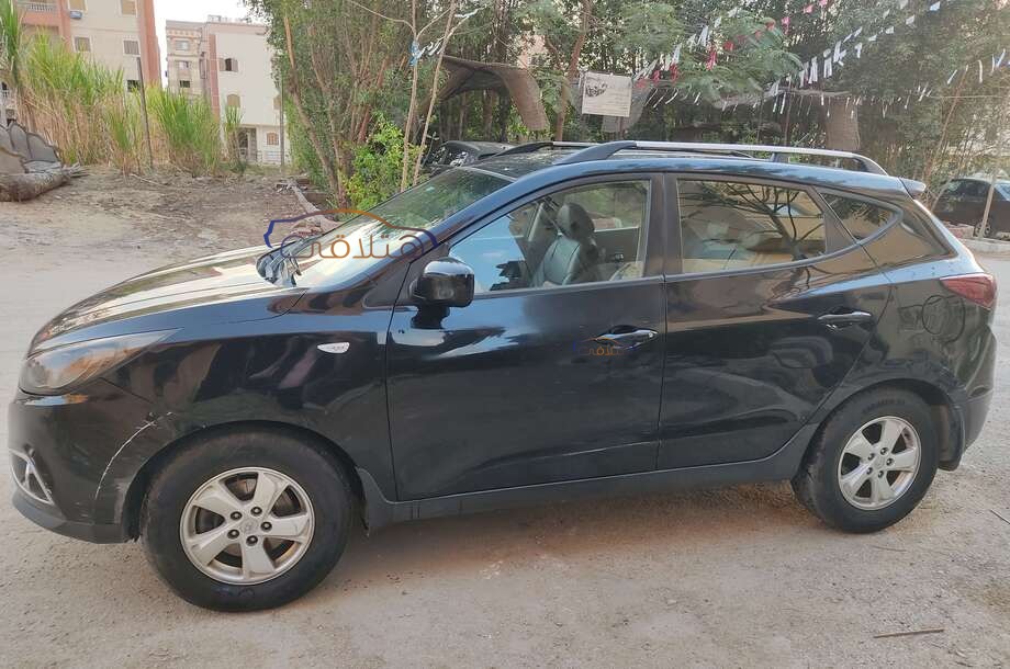 IX 35 Hyundai أسود