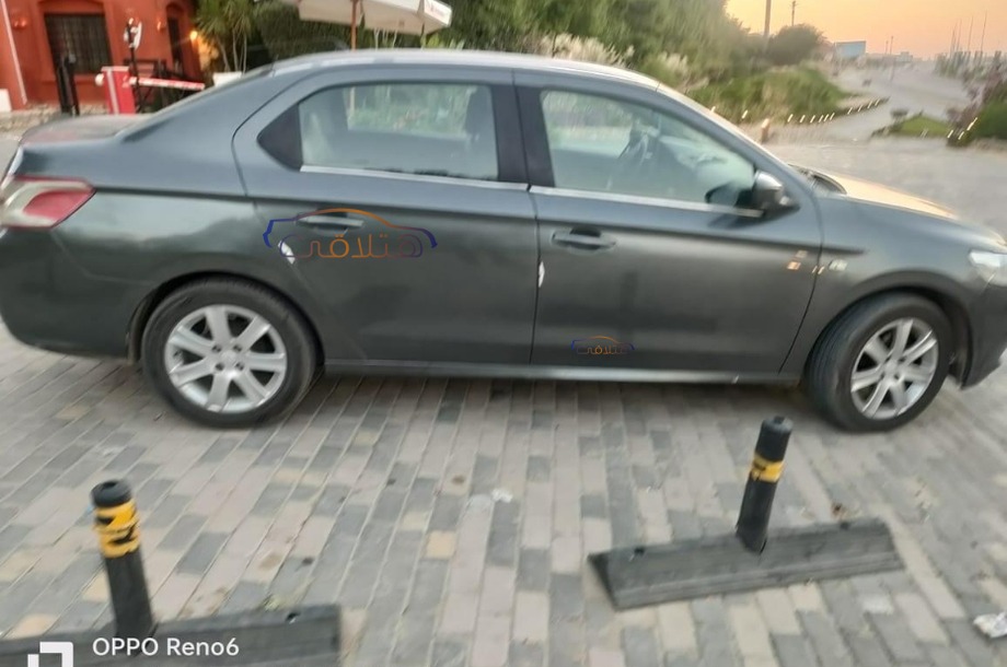 301 Peugeot فضي