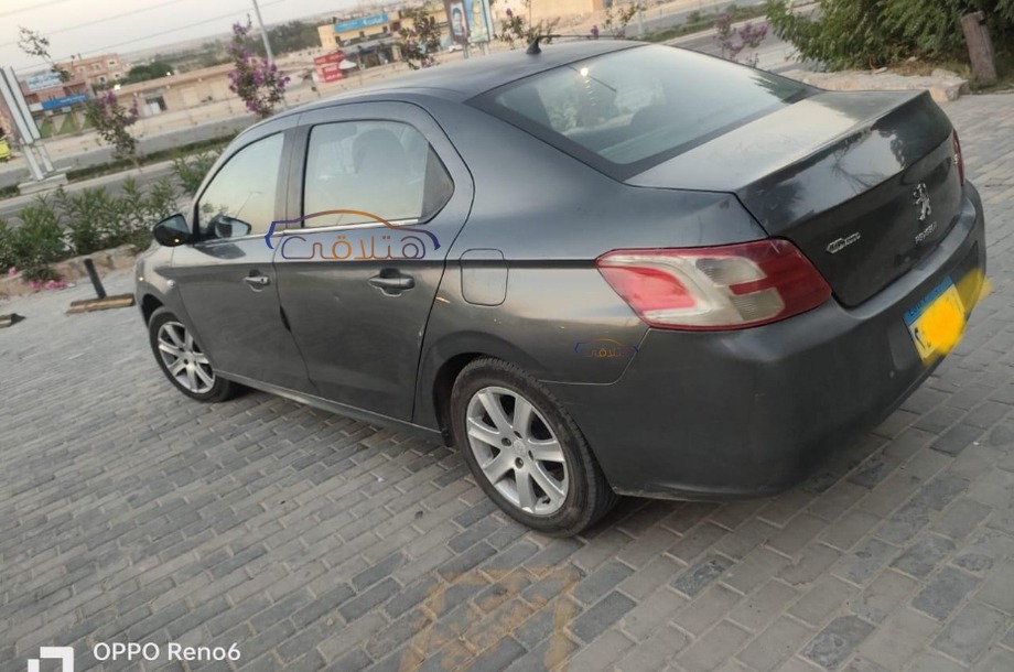 301 Peugeot فضي