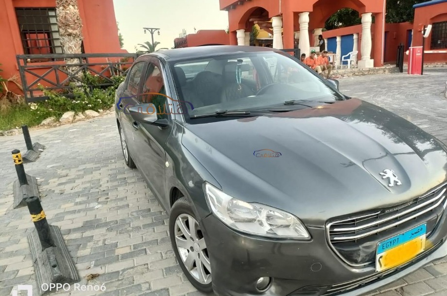 301 Peugeot فضي