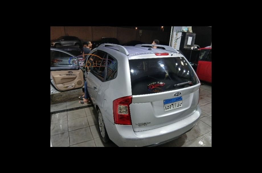 Carens Kia فضي