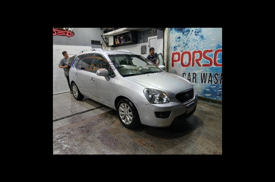 Carens Kia فضي