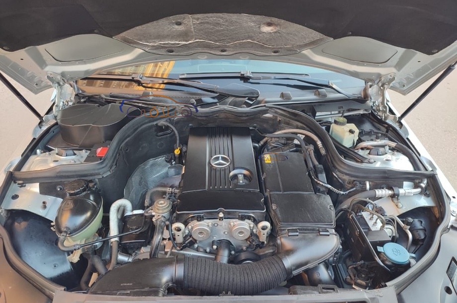 C 180 Mercedes فضي