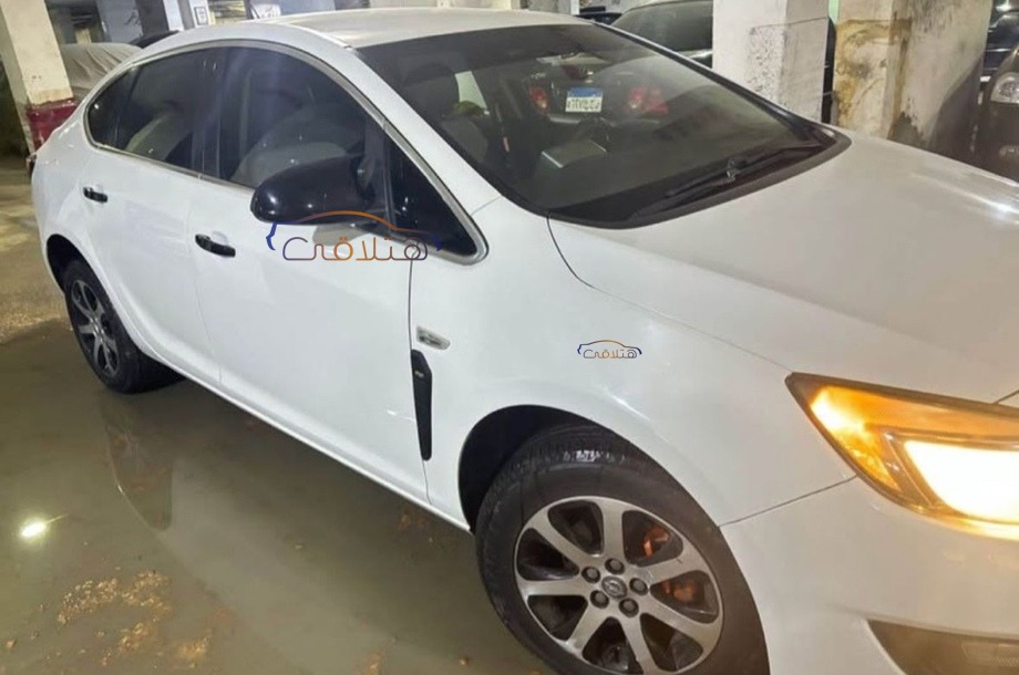 Astra Opel أبيض