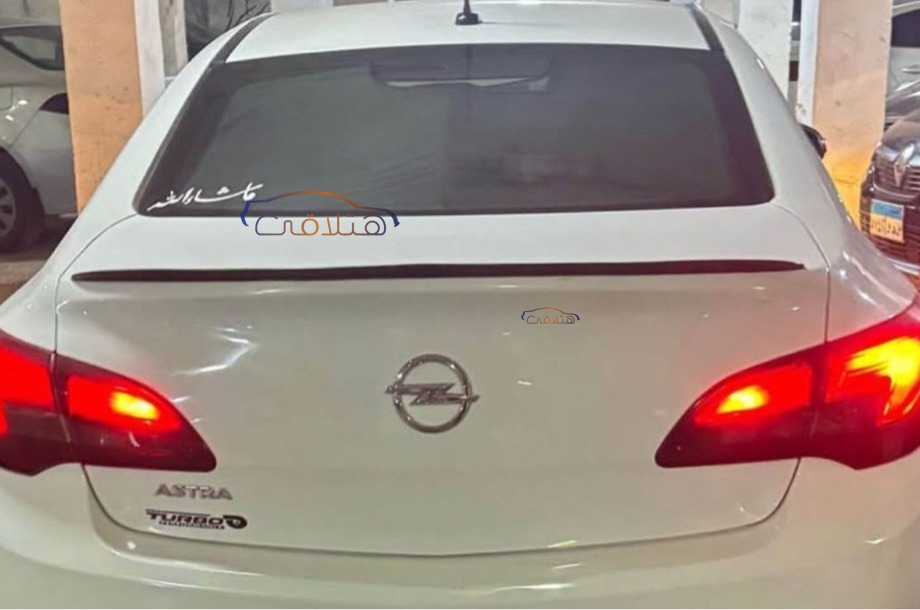 Astra Opel أبيض