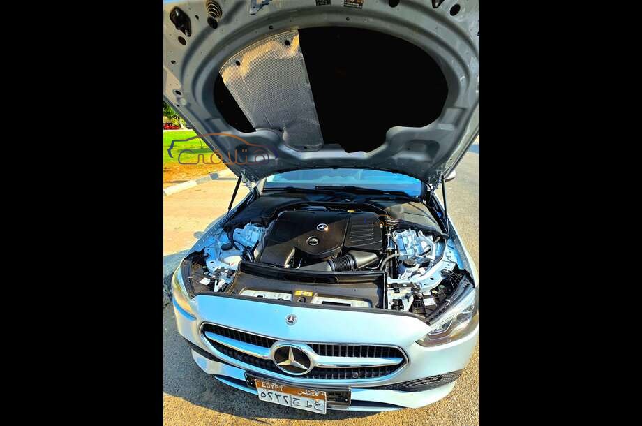 C 180 Mercedes فضي