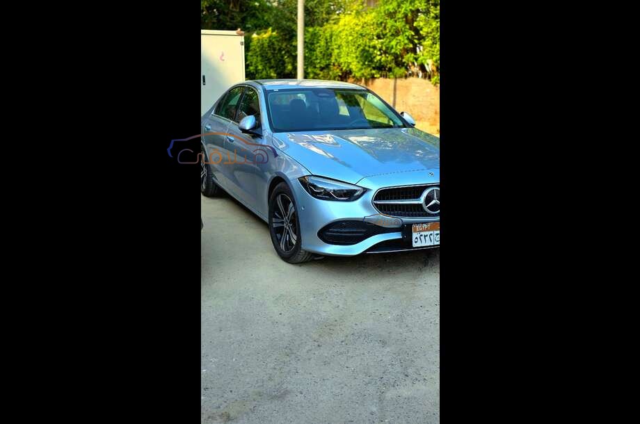 C 180 Mercedes فضي