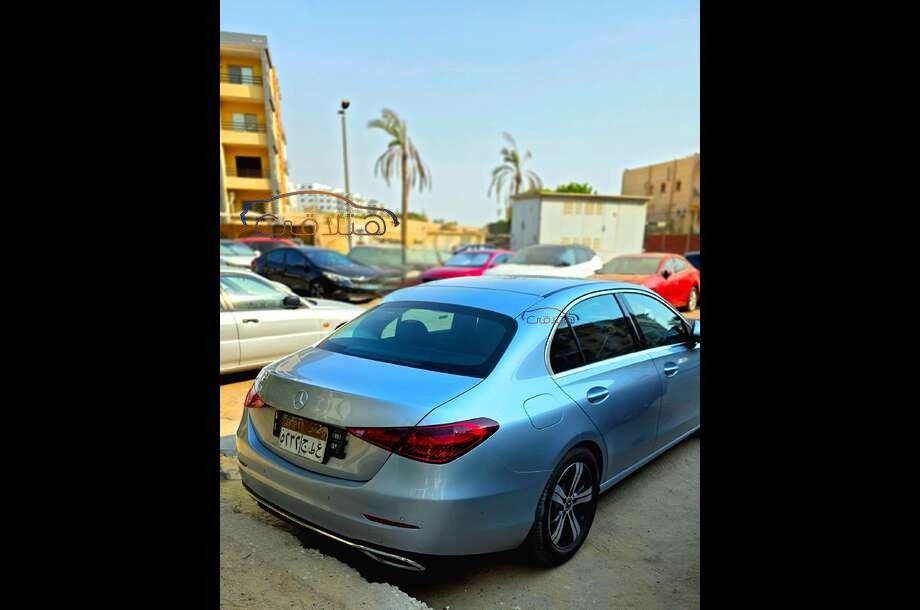 C 180 Mercedes فضي