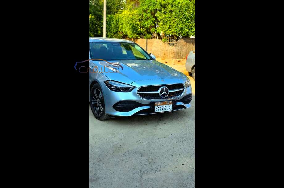 C 180 Mercedes فضي