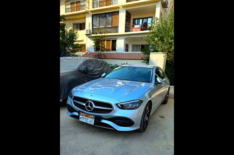 C 180 Mercedes فضي