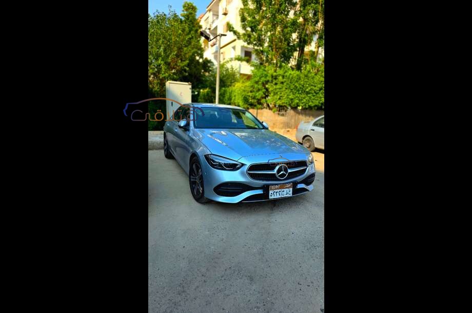 C 180 Mercedes فضي