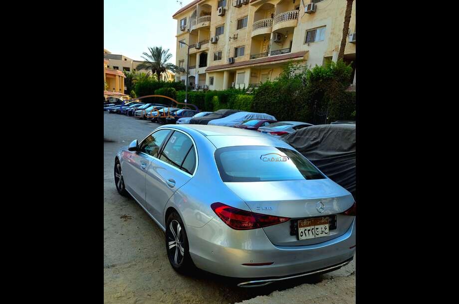 C 180 Mercedes فضي