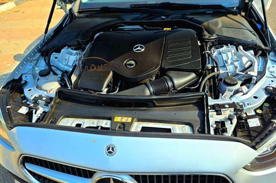 C 180 Mercedes فضي