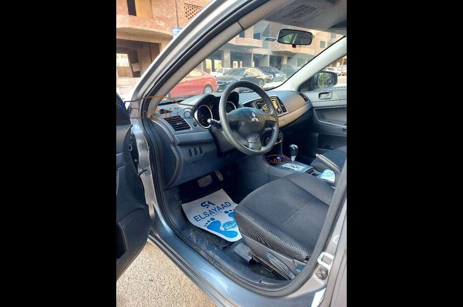 Lancer EX Shark Mitsubishi فضي