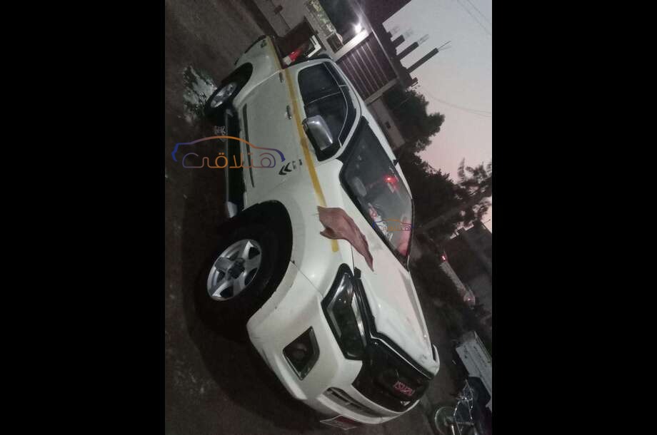 D max Isuzu أبيض