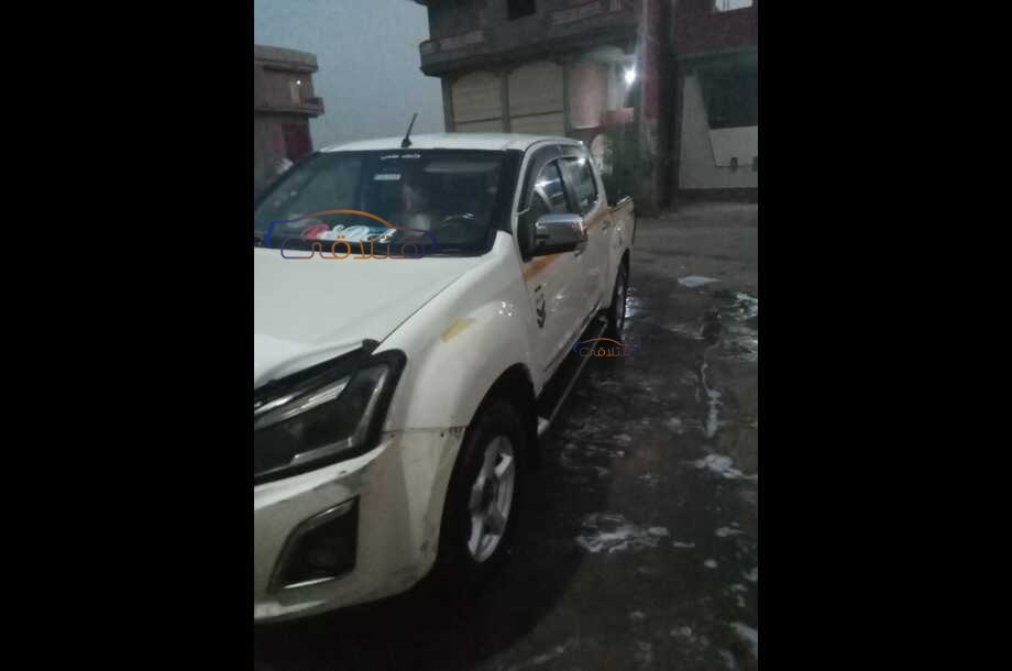 D max Isuzu أبيض