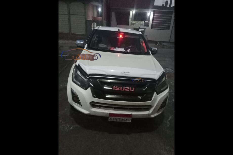 D max Isuzu أبيض