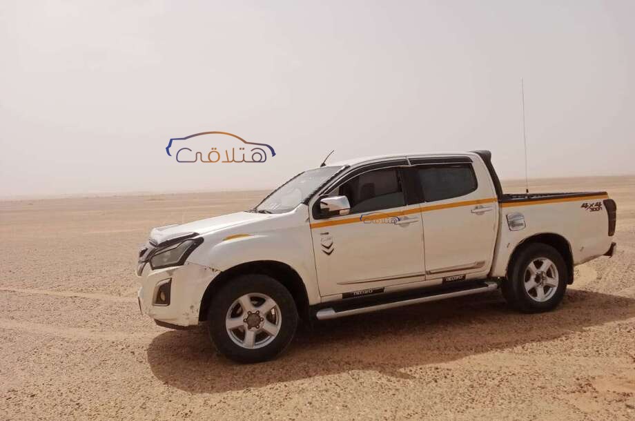 D max Isuzu أبيض