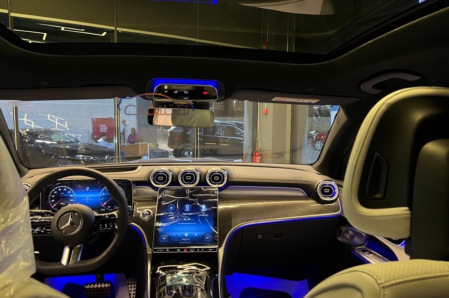 GLC 300 Mercedes أزرق