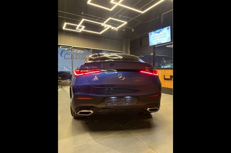GLC 300 Mercedes أزرق