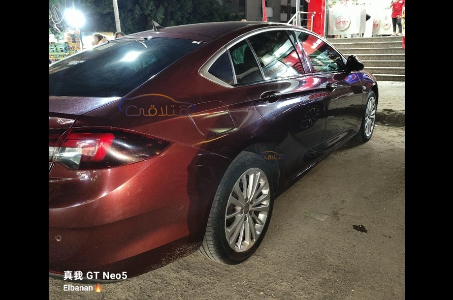 Insignia Opel احمر غامق