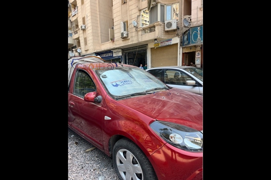 Sandero Renault Red