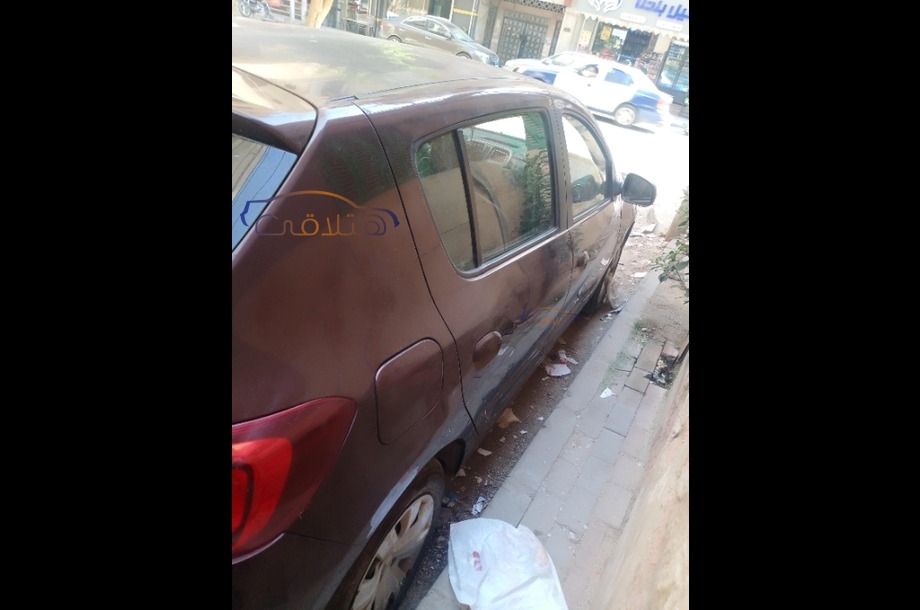 Sandero Renault Eggplant