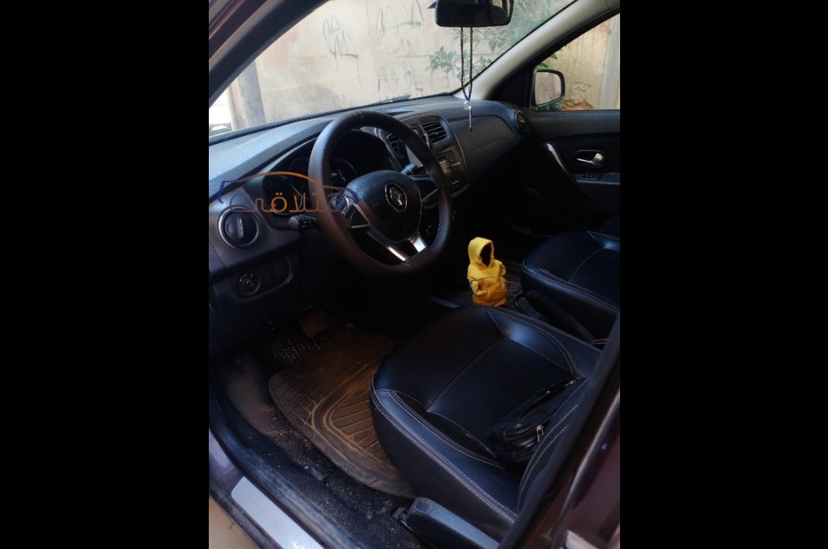 Sandero Renault Eggplant