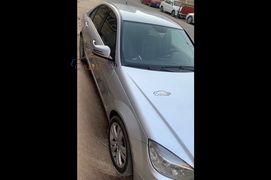 C 180 Mercedes فضي