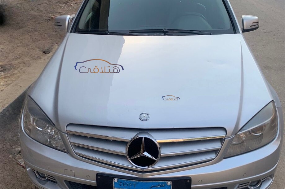 C 180 Mercedes فضي
