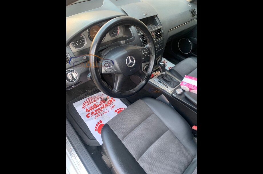 C 180 Mercedes فضي