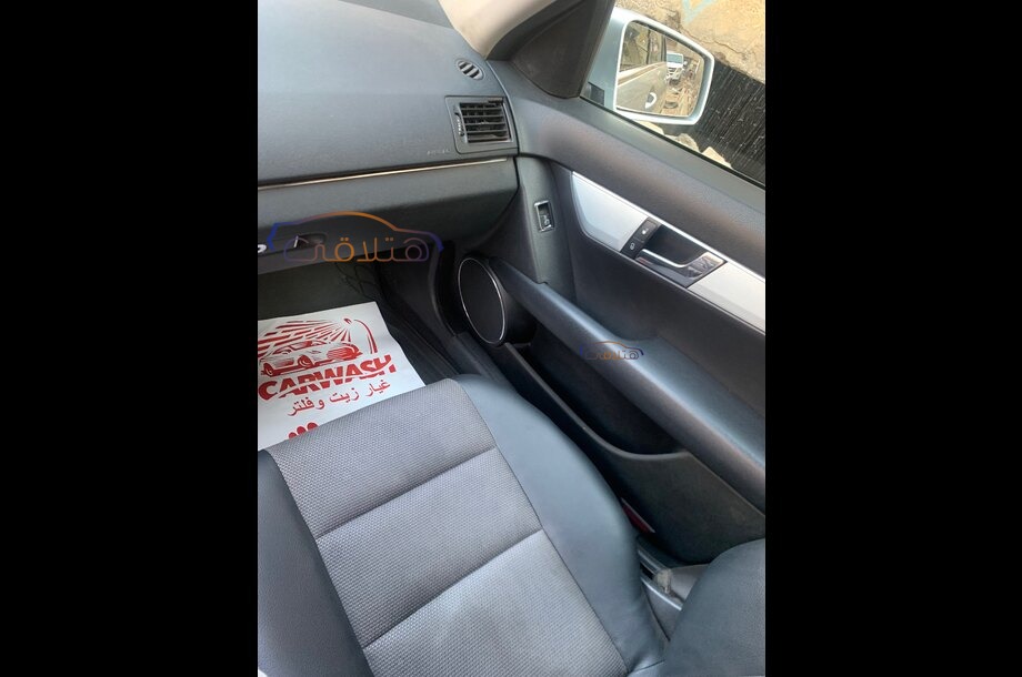 C 180 Mercedes فضي